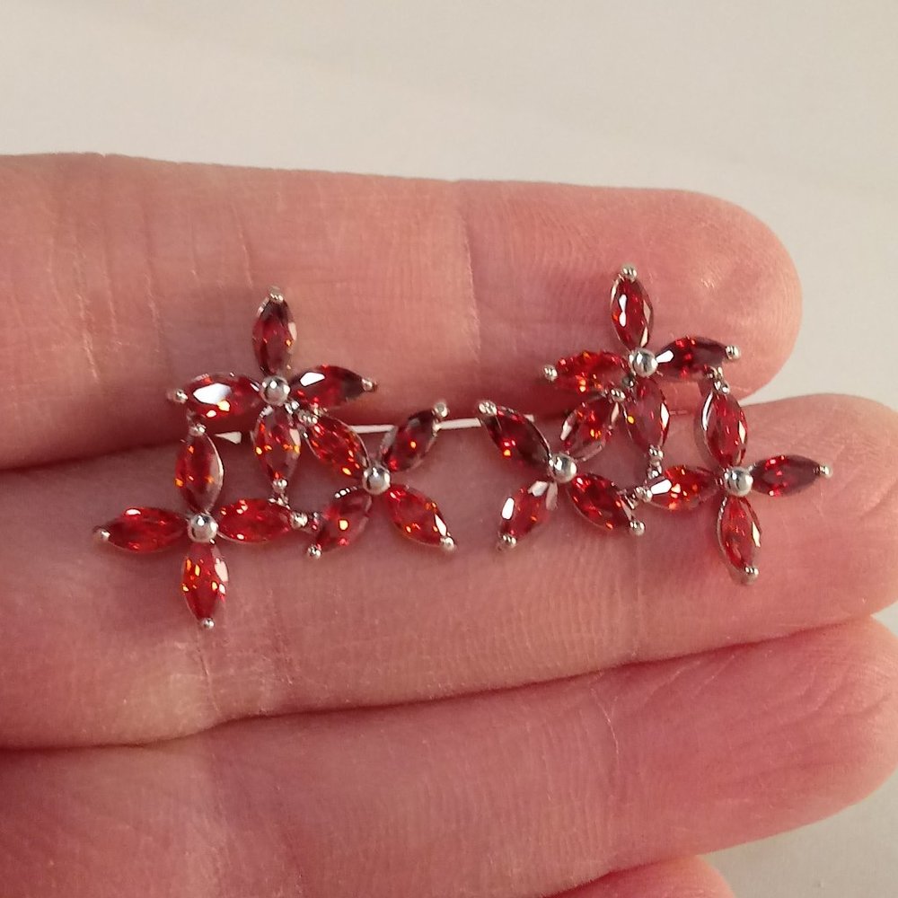 925 Sterling Silver Trilogy Trio Flower Ruby Red Diamond Zircon Stud Earrings